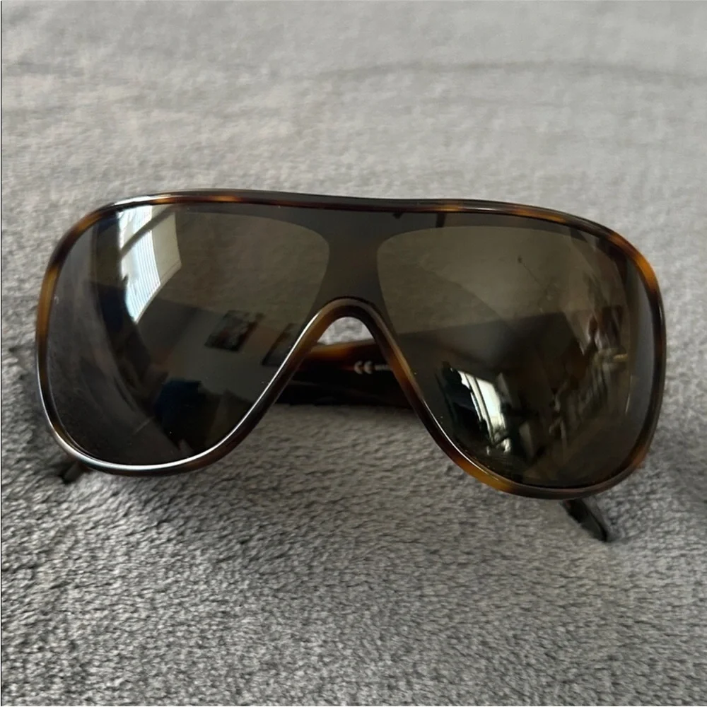 Valentino Tortoise Shield Sunglasses with Dark Lenses and Red Case - Picture 2 of 8